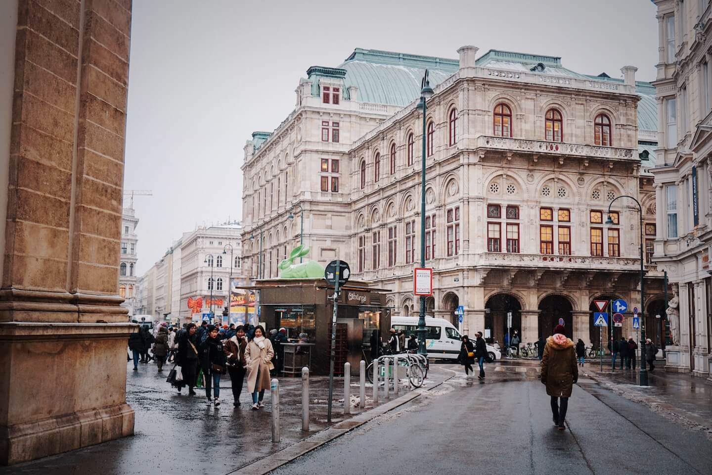 Сегодня в вене. Австрия Вена Кертнерштрассе. Вена климат. Вена сейчас. Вена в марте.